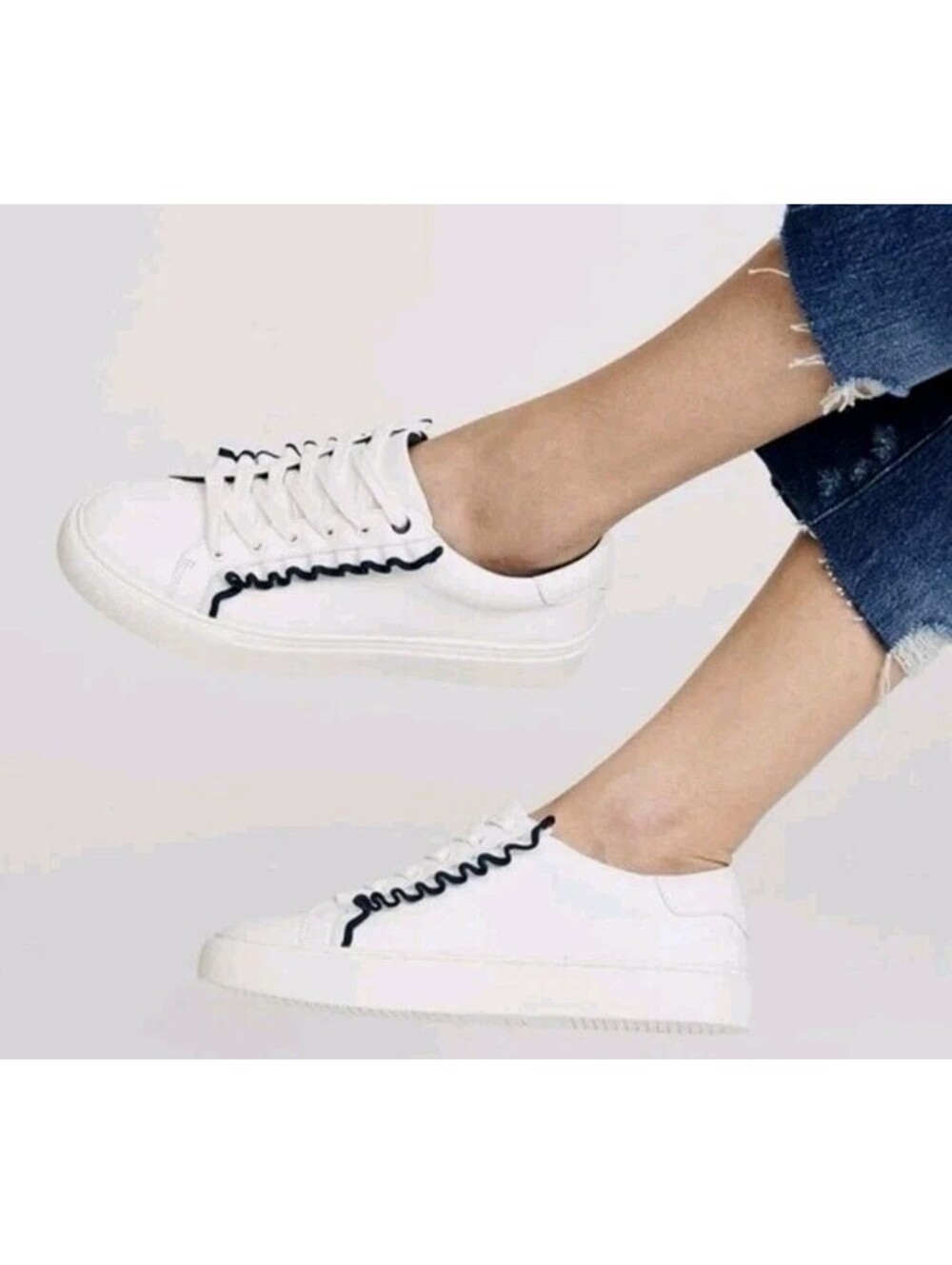 Tory Sport by Tory Burch Ruffle Sneakers Women's 8.5 White & Navy Leather EUC
